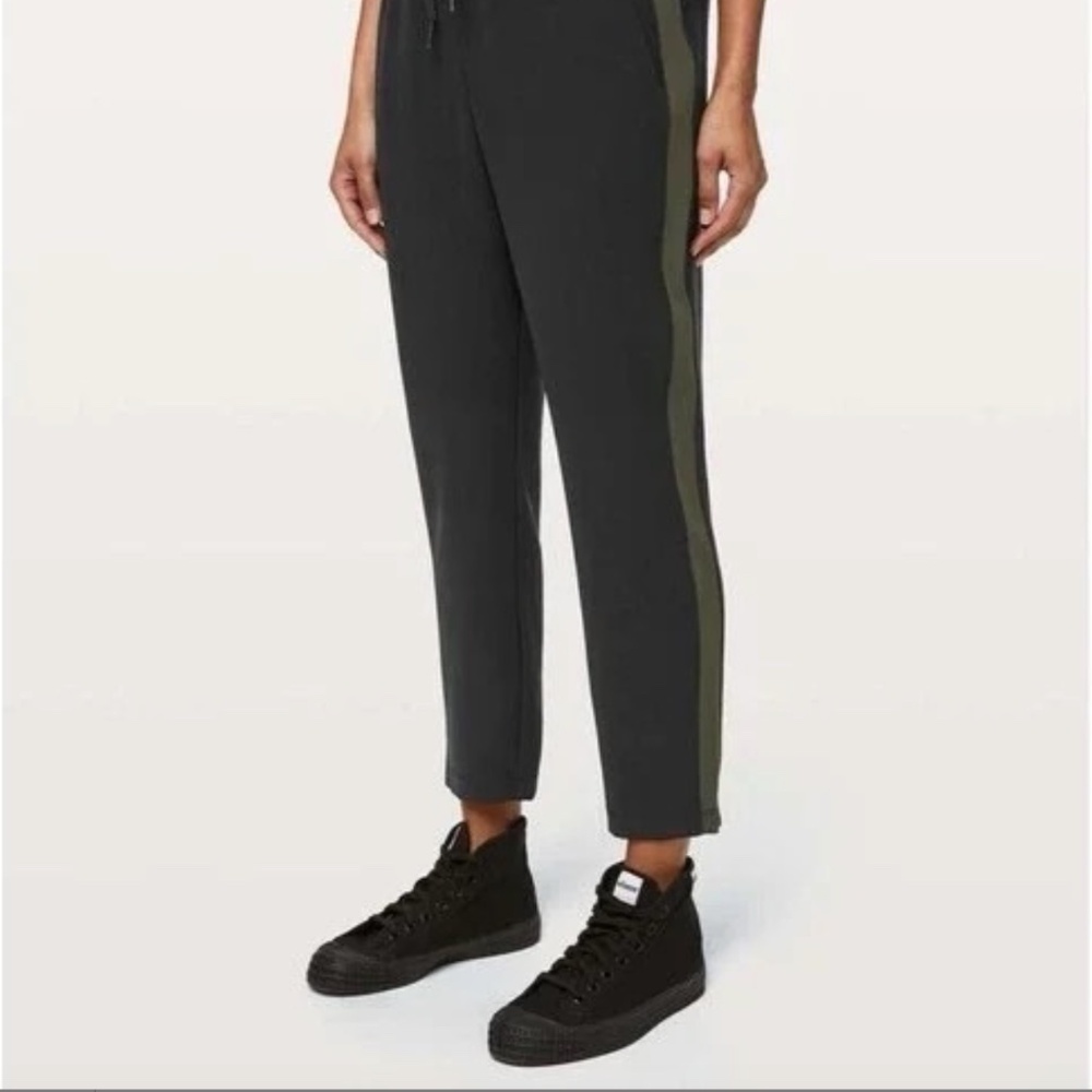Lululemon On The Fly Pant Woven Track Stripe - Size 4